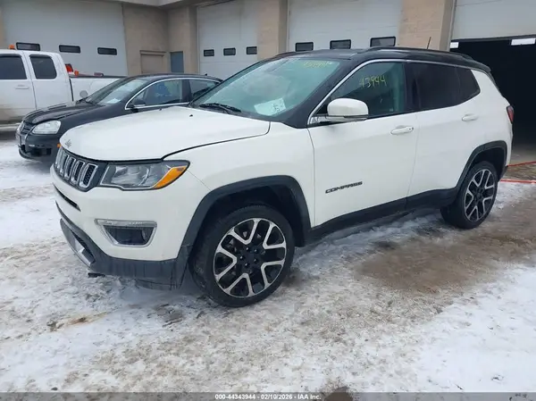 3C4NJDCB3JT261585 2018 JEEP COMPASS - Image 2