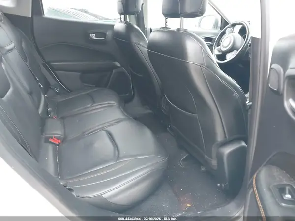 3C4NJDCB3JT261585 2018 JEEP COMPASS - Image 8