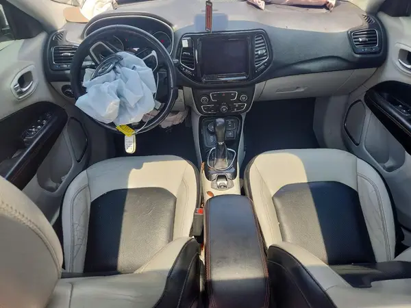 3C4NJDCB3JT281125 2018 JEEP COMPASS - Image 8