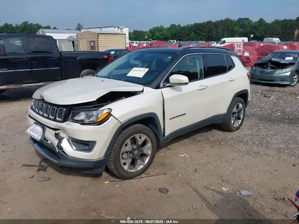3C4NJDCB3JT315337 2018 JEEP COMPASS - Image 2
