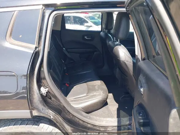 3C4NJDCB3JT332705 2018 JEEP COMPASS - Image 8