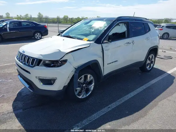 3C4NJDCB3JT354106 2018 JEEP COMPASS - Image 2