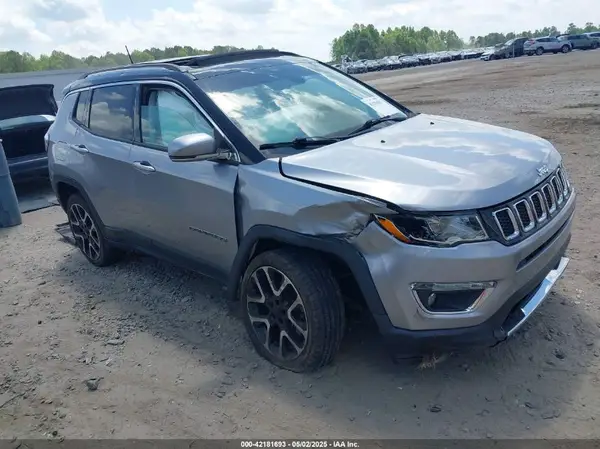 3C4NJDCB3JT369267 2018 JEEP COMPASS - Image 1