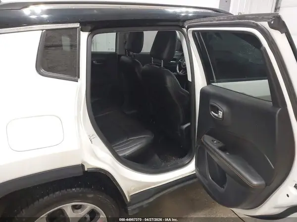 3C4NJDCB3JT396825 2018 JEEP COMPASS - Image 8