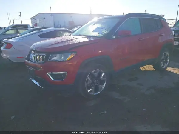 3C4NJDCB3JT402820 2018 JEEP COMPASS - Image 2