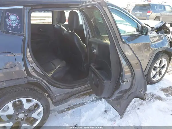 3C4NJDCB3JT433310 2018 JEEP COMPASS - Image 8