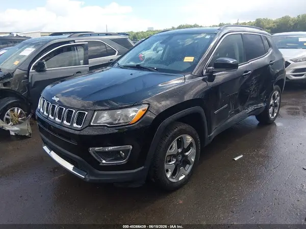 3C4NJDCB3JT470390 2018 JEEP COMPASS - Image 2