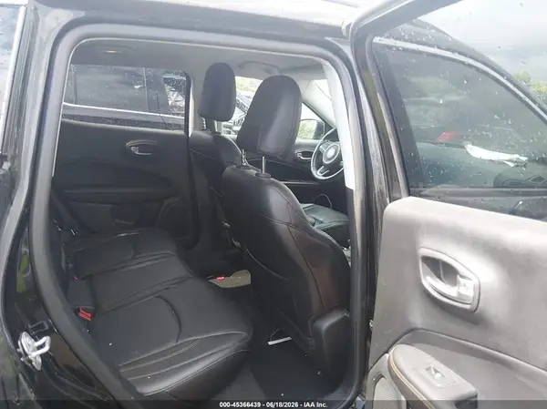 3C4NJDCB3JT470390 2018 JEEP COMPASS - Image 8