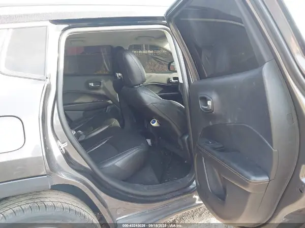3C4NJDCB3KT767046 2019 JEEP COMPASS - Image 8