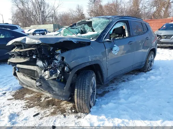 3C4NJDCB3KT826905 2019 JEEP COMPASS - Image 2