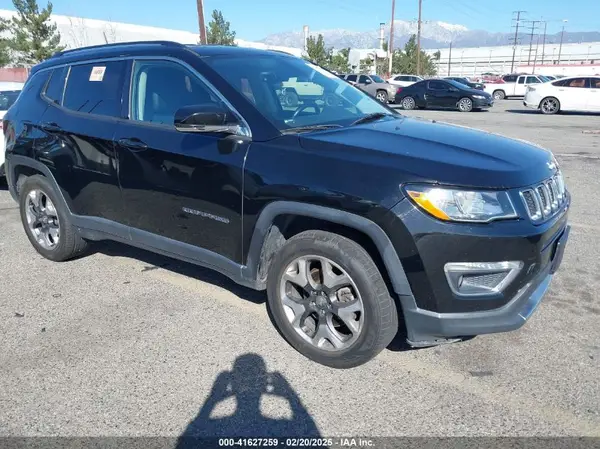 3C4NJDCB4JT104468 2018 JEEP COMPASS - Image 1