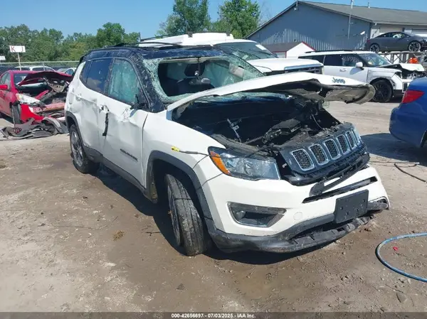 3C4NJDCB4JT147837 2018 JEEP COMPASS - Image 1