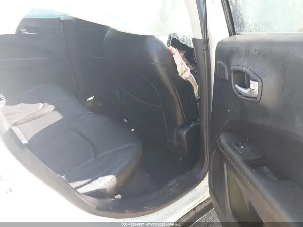 3C4NJDCB4JT147837 2018 JEEP COMPASS - Image 8