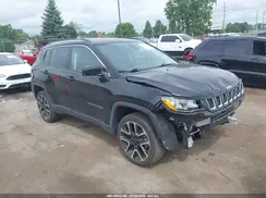 3C4NJDCB4JT163519 2018 JEEP COMPASS