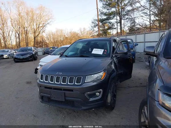 3C4NJDCB4JT168882 2018 JEEP COMPASS - Image 2