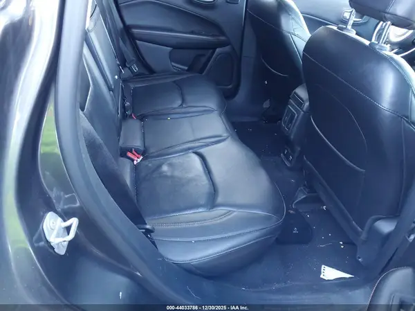 3C4NJDCB4JT168882 2018 JEEP COMPASS - Image 8