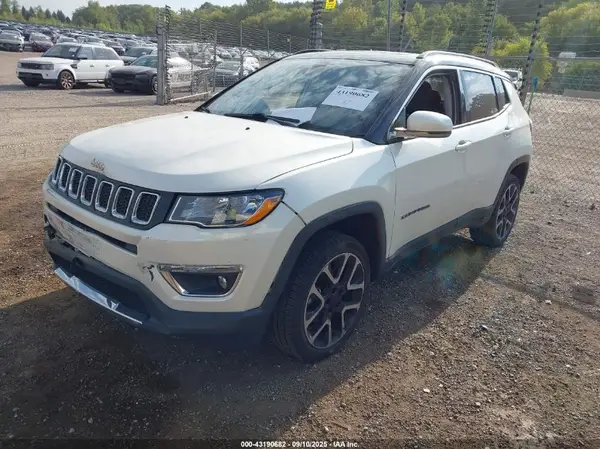 3C4NJDCB4JT245587 2018 JEEP COMPASS - Image 2