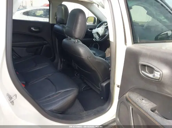 3C4NJDCB4JT245587 2018 JEEP COMPASS - Image 8