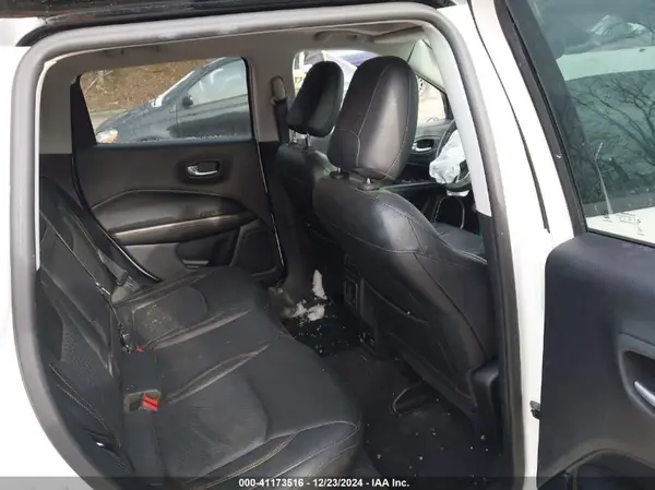 3C4NJDCB4JT245864 2018 JEEP COMPASS - Image 8