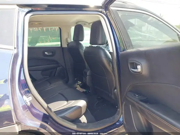3C4NJDCB4JT249994 2018 JEEP COMPASS - Image 8