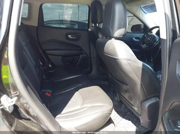 3C4NJDCB4JT266410 2018 JEEP COMPASS - Image 8