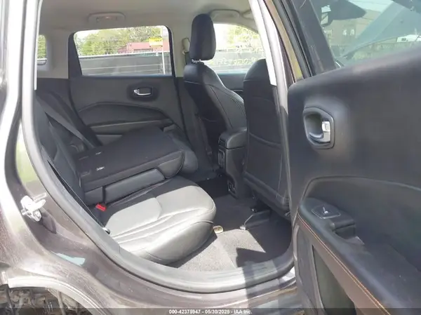 3C4NJDCB4JT284146 2018 JEEP COMPASS - Image 8