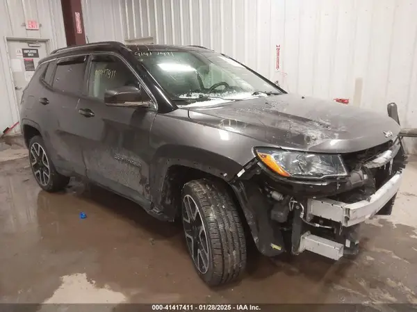 3C4NJDCB4JT298239 2018 JEEP COMPASS - Image 1