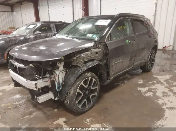 3C4NJDCB4JT298239 2018 JEEP COMPASS - Image 2