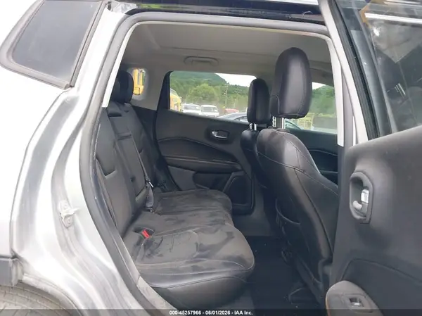 3C4NJDCB4JT298662 2018 JEEP COMPASS - Image 8