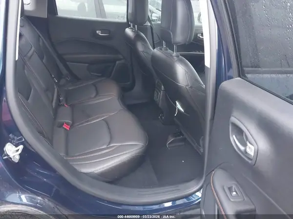 3C4NJDCB4JT316187 2018 JEEP COMPASS - Image 8