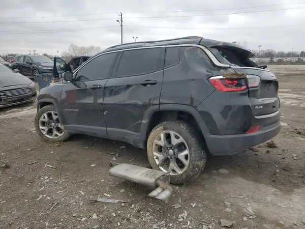 3C4NJDCB4JT333992 2018 JEEP COMPASS - Image 2