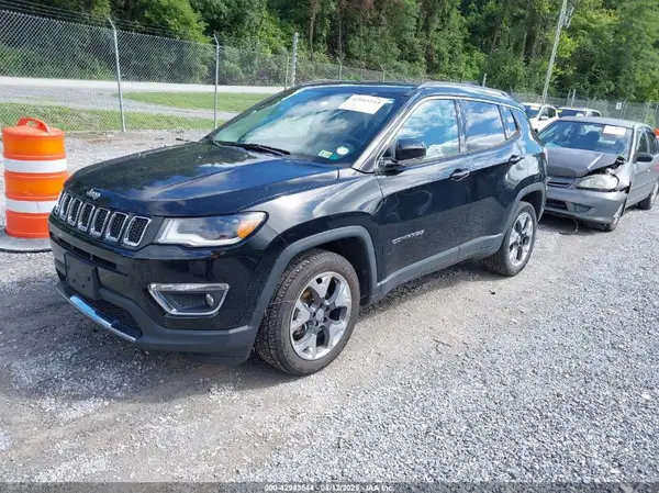 3C4NJDCB4JT334155 2018 JEEP COMPASS - Image 2