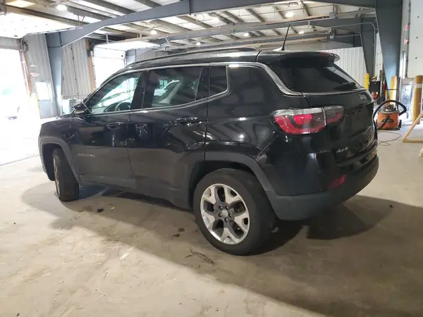 3C4NJDCB4JT341252 2018 JEEP COMPASS - Image 2
