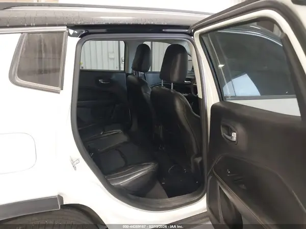 3C4NJDCB4JT354616 2018 JEEP COMPASS - Image 8