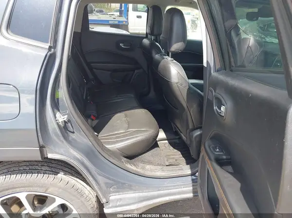 3C4NJDCB4JT362411 2018 JEEP COMPASS - Image 8