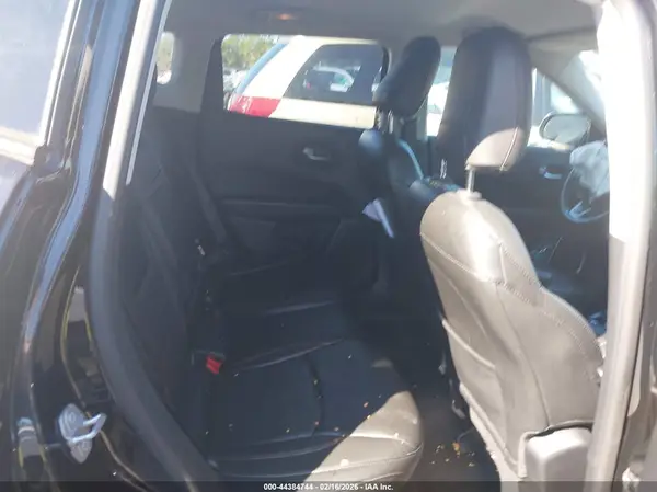 3C4NJDCB4JT372906 2018 JEEP COMPASS - Image 8