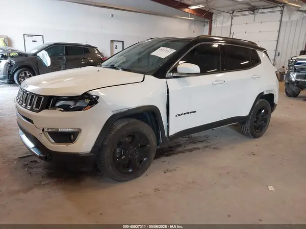 3C4NJDCB4JT373814 2018 JEEP COMPASS - Image 2