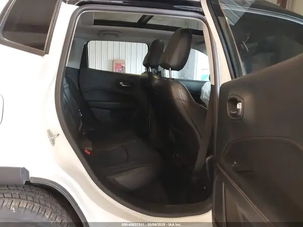 3C4NJDCB4JT373814 2018 JEEP COMPASS - Image 8