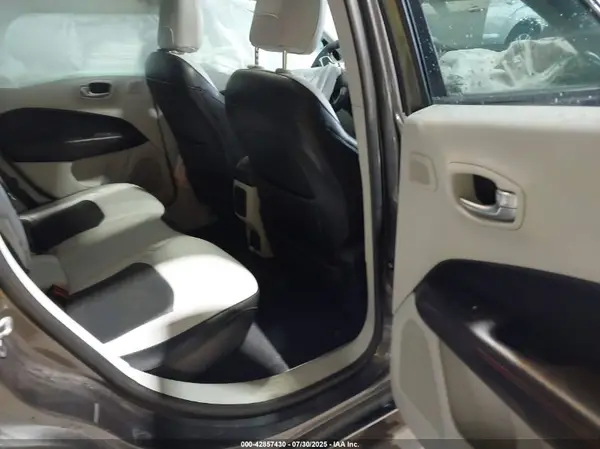 3C4NJDCB4JT373845 2018 JEEP COMPASS - Image 8