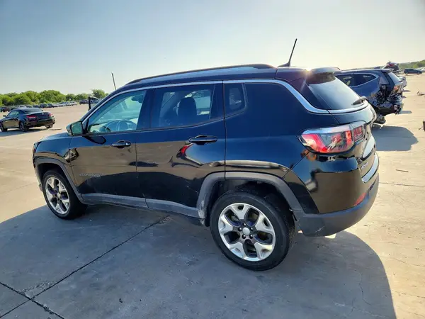 3C4NJDCB4JT435390 2018 JEEP COMPASS - Image 2