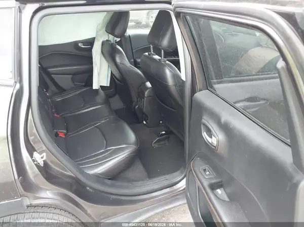 3C4NJDCB4JT442565 2018 JEEP COMPASS - Image 8