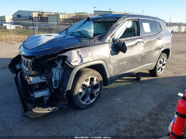 3C4NJDCB4JT478840 2018 JEEP COMPASS - Image 2