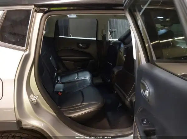 3C4NJDCB4JT482046 2018 JEEP COMPASS - Image 8