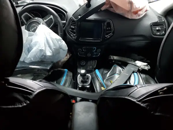 3C4NJDCB4JT484640 2018 JEEP COMPASS - Image 8