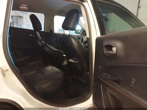 3C4NJDCB4KT628673 2019 JEEP COMPASS - Image 8
