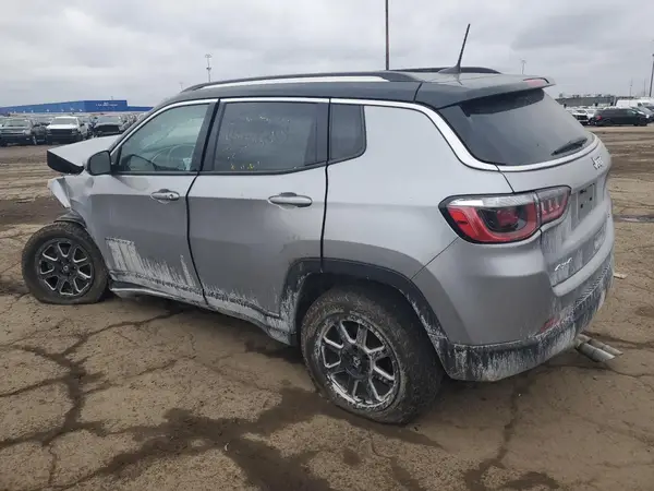 3C4NJDCB4KT672379 2019 JEEP COMPASS - Image 2