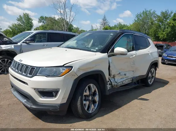 3C4NJDCB4KT818425 2019 JEEP COMPASS - Image 2