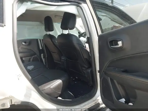3C4NJDCB4KT818425 2019 JEEP COMPASS - Image 8