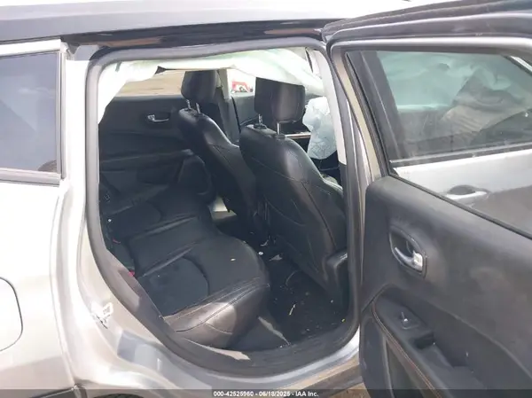 3C4NJDCB4KT842577 2019 JEEP COMPASS - Image 8