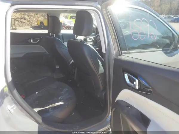3C4NJDCB4NT108283 2022 JEEP COMPASS - Image 8